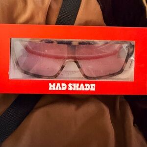 Women's Sunglasses - Vibrant Tortoise shell frame